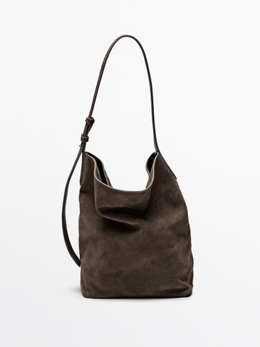 Bolso bucket piel serraje - Negro oro de Zara