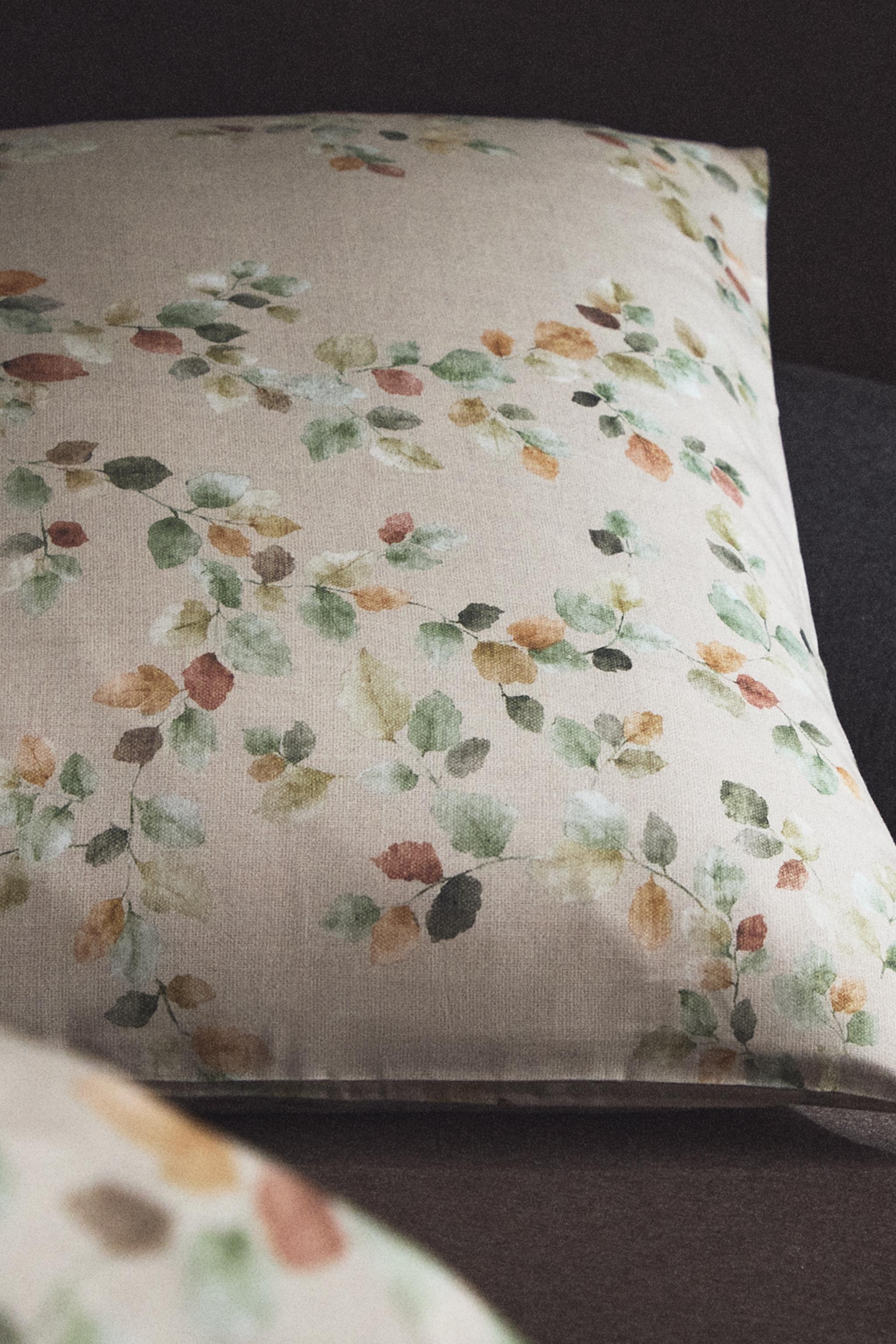 TAIE D’OREILLER SATIN IMPRIMÉ FEUILLES