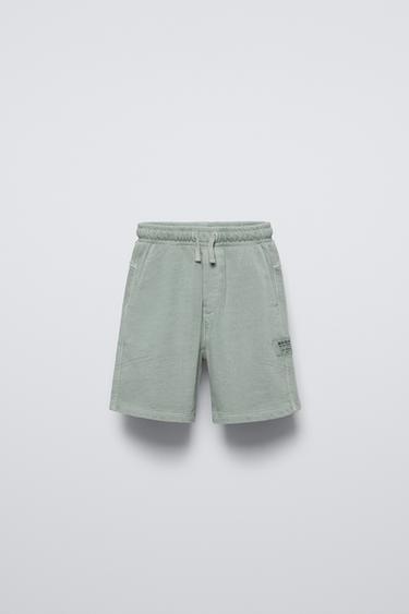 BERMUDA FELPA ETIQUETA - Azul claro de Zara