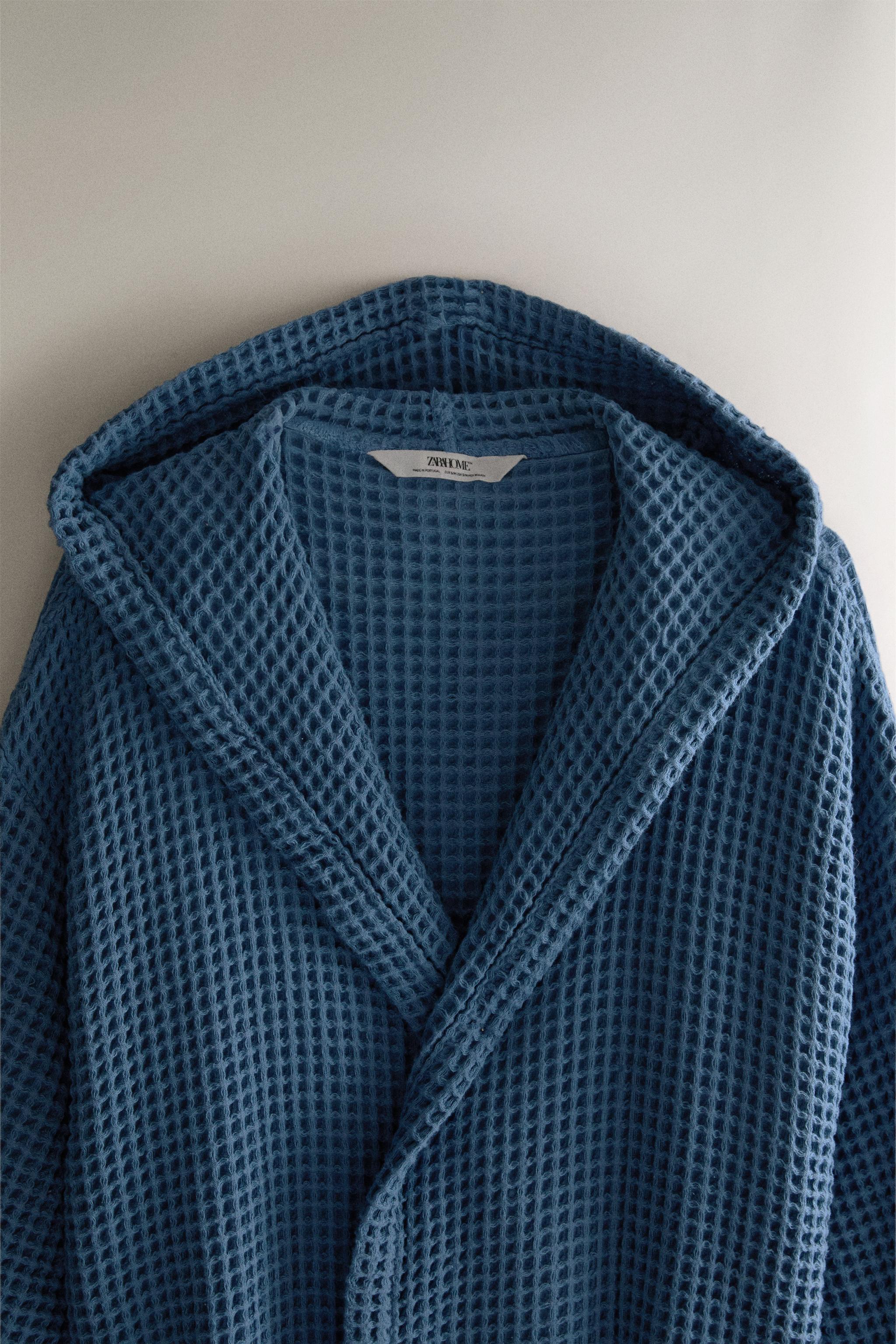 WAFFLE-KNIT COTTON BATHROBE — Dusty blue