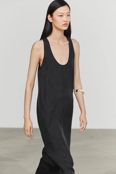 Robe midi fluide à encolure ronde - Noir de Zara