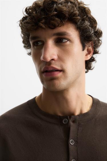 T-SHIRT EN MAILLE COL BOUTONNÉ - chocolat de Zara - Image 5