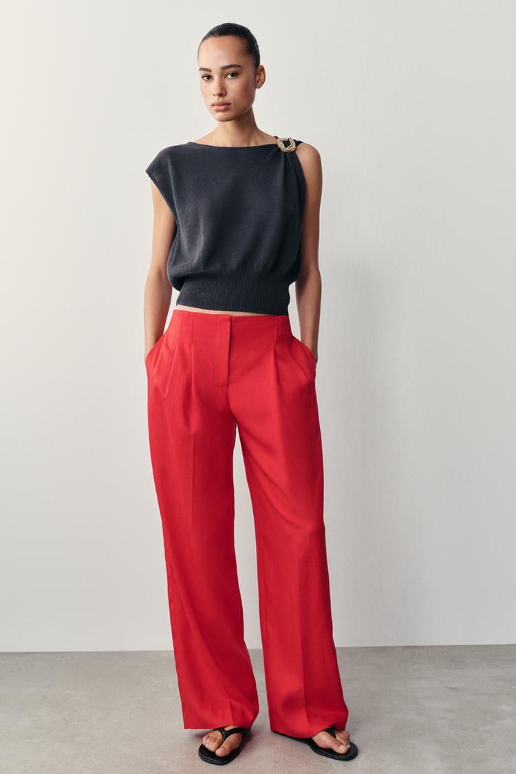 KNIT TOP WITH METAL TRIMS
