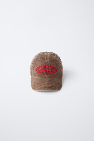 GORRA EFECTO LAVADO TEXTO BORDADO - Marrón de Zara