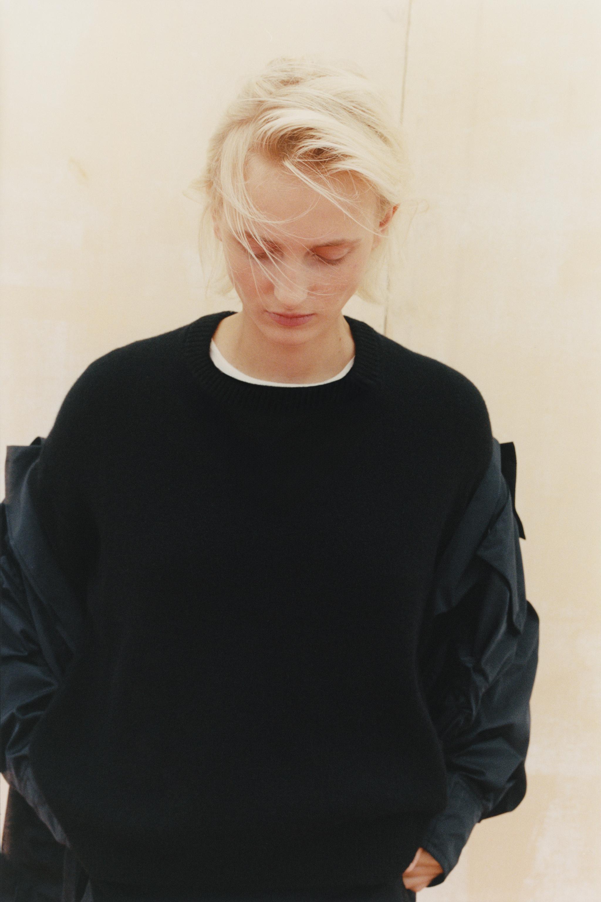 100% EXTRA-SOFT WOOL JUMPER — Black
