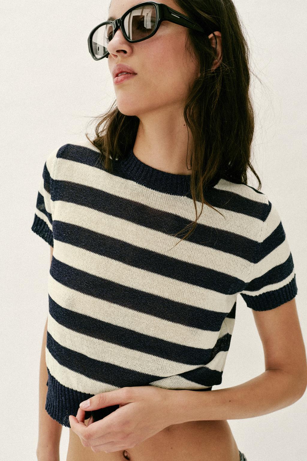 SHORT SLEEVE KNIT TOP