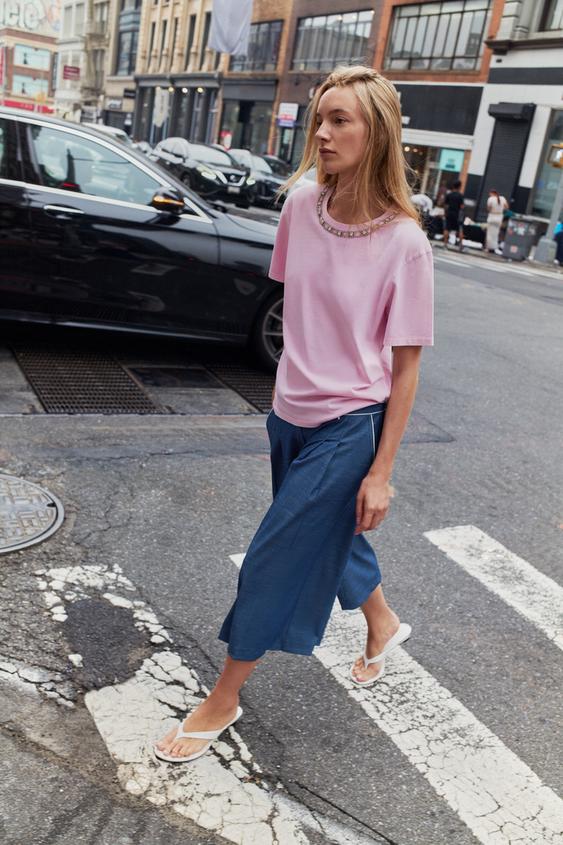 Zaras T-SHIRT MED SMYCKEN OCH UTVÄTTAD EFFEKT - Rosa - Bild 0