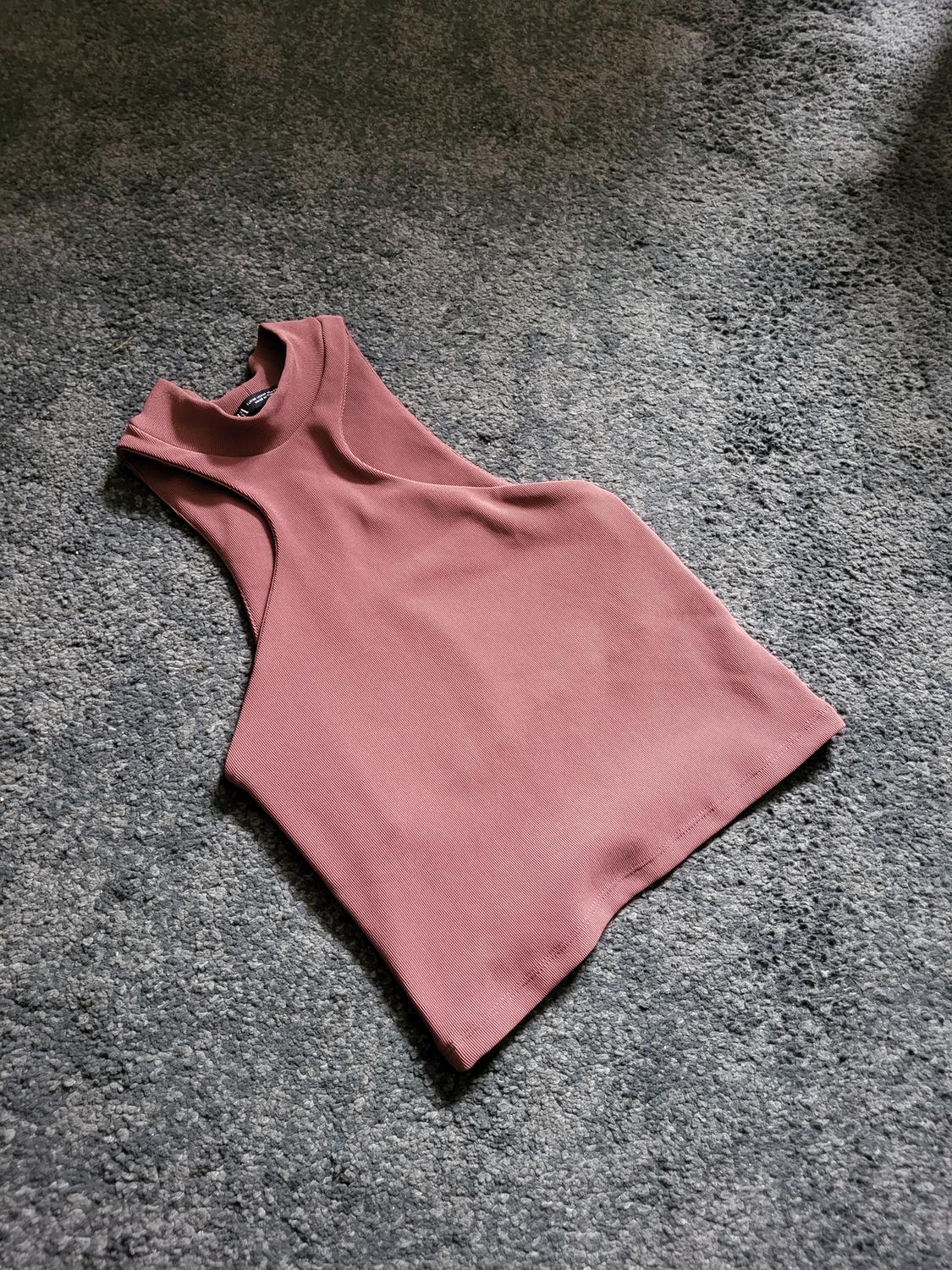 RIBBED HALTER TOP