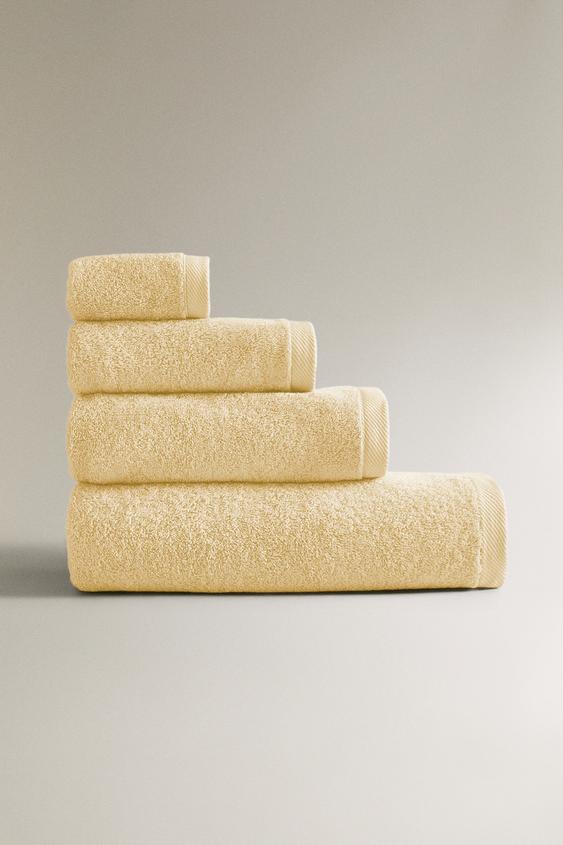 Zara SOLID COTTON TERRYCLOTH BATH TOWEL (500 GSM) - Light yellow - Image 0