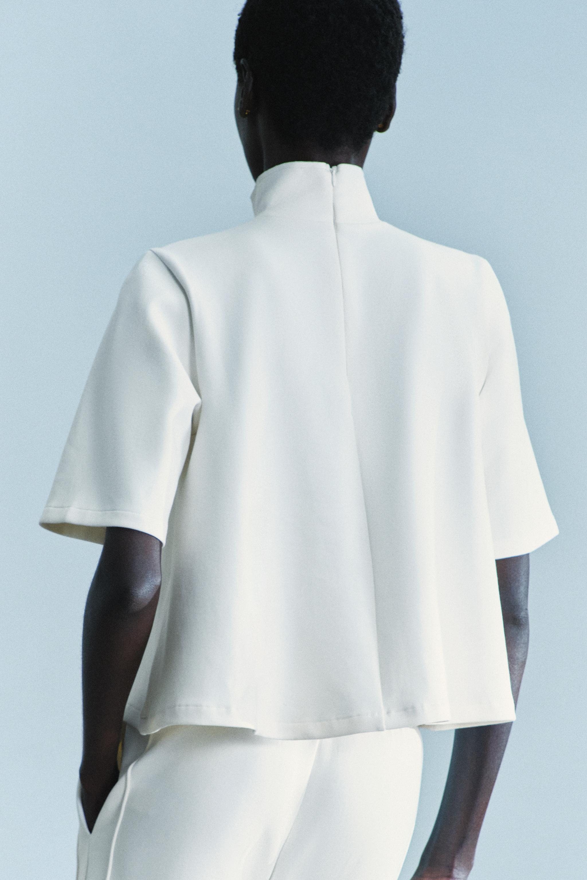 INTERLOCK HIGH-NECK TOP