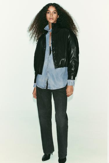 BOMBER EFECTE PELL COLL ELEVAT - Negre de Zara
