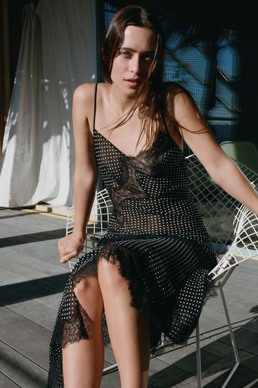 فستان دانتيل منقط مطبوع - أسود by Zara