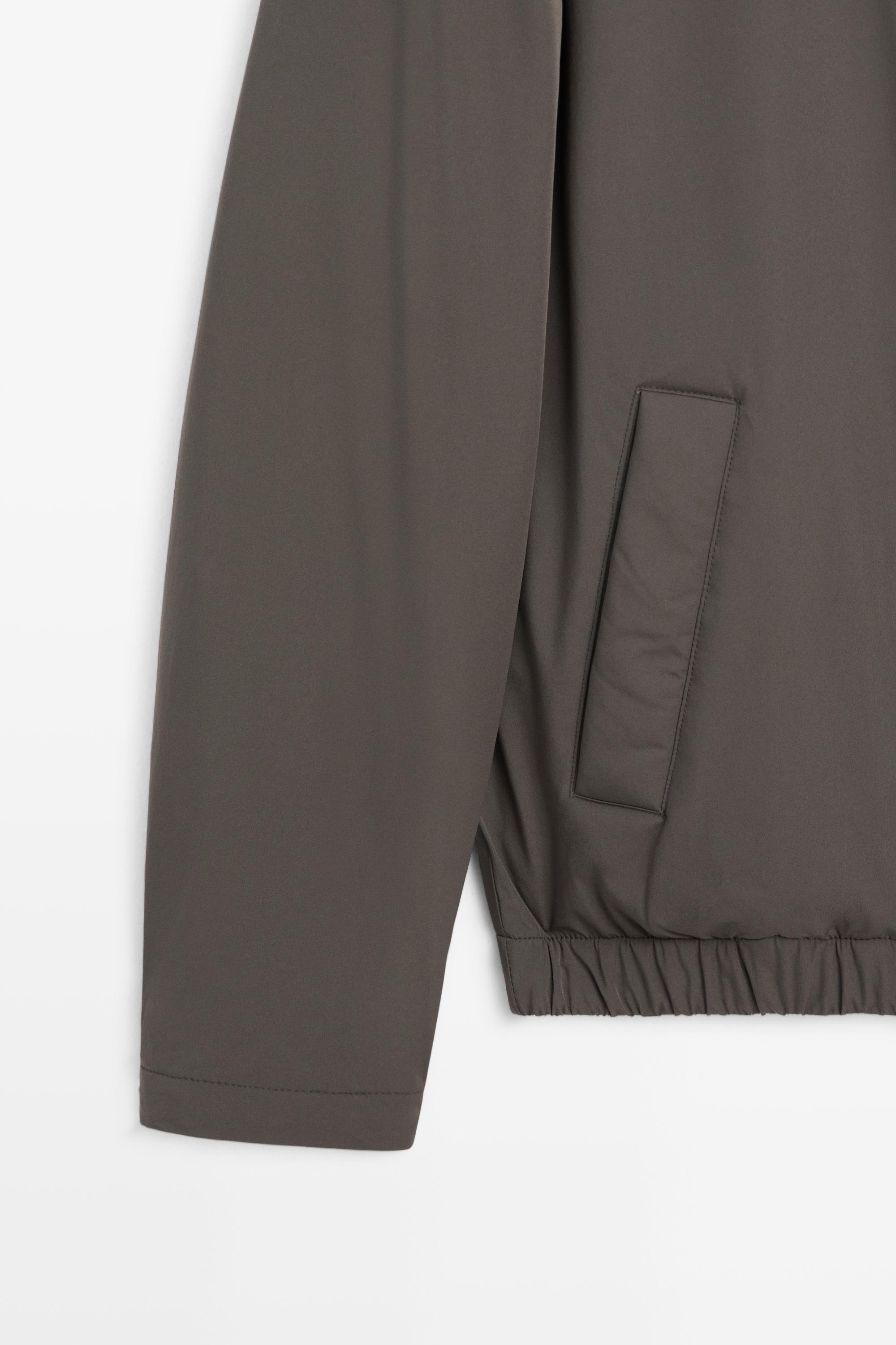 Lightweight hooded down jacket