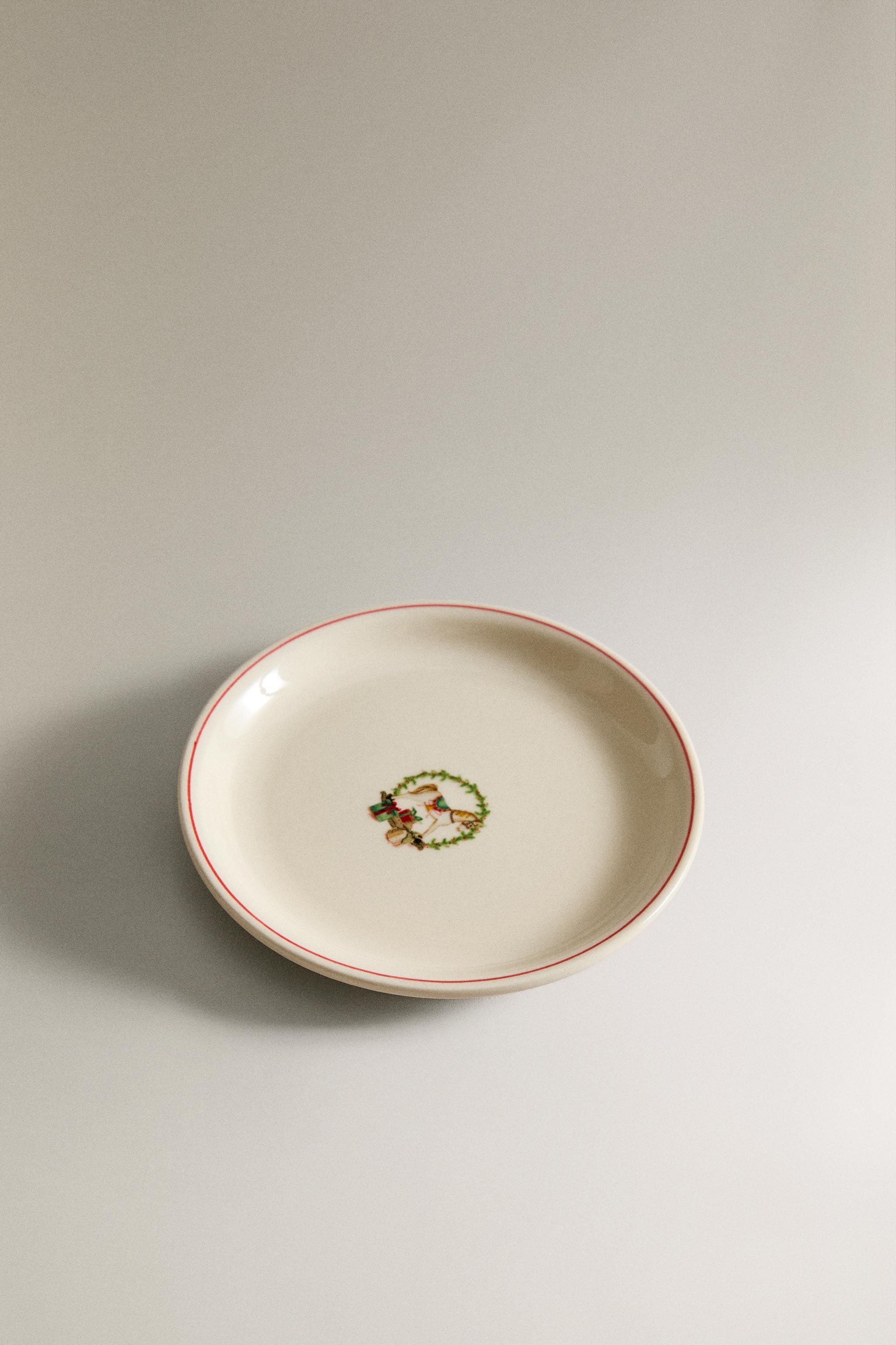 STONEWARE SIDE PLATE WITH CHRISTMAS MOTIF