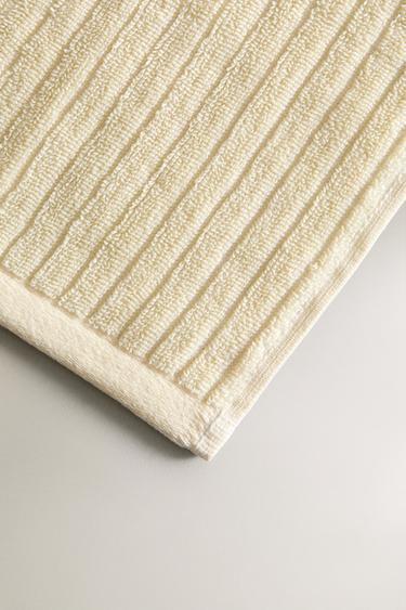 TEXTURED STRIPED BATH TOWEL - Yellow by Zara - Image 2
