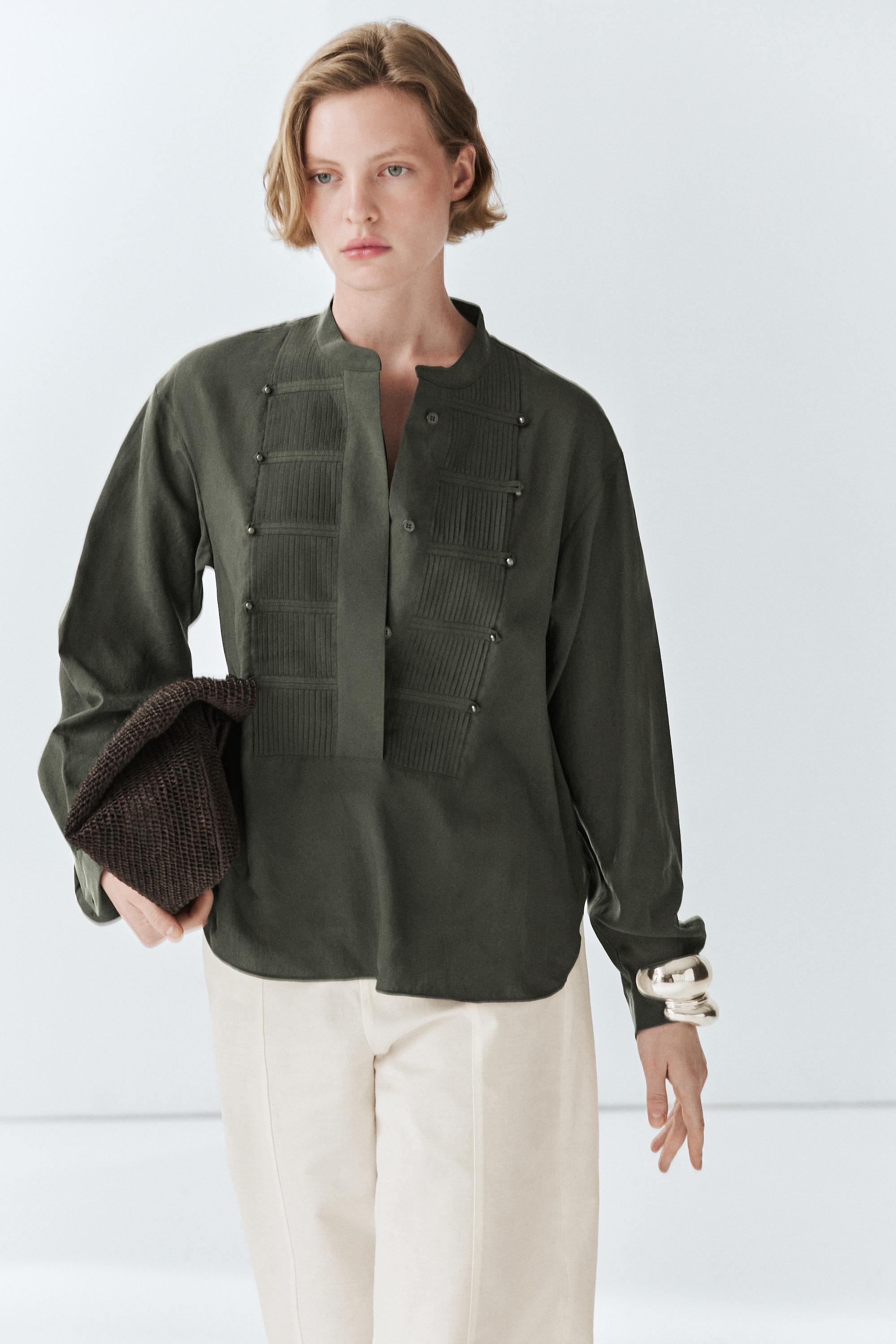 Pintuck shirt with stand collar