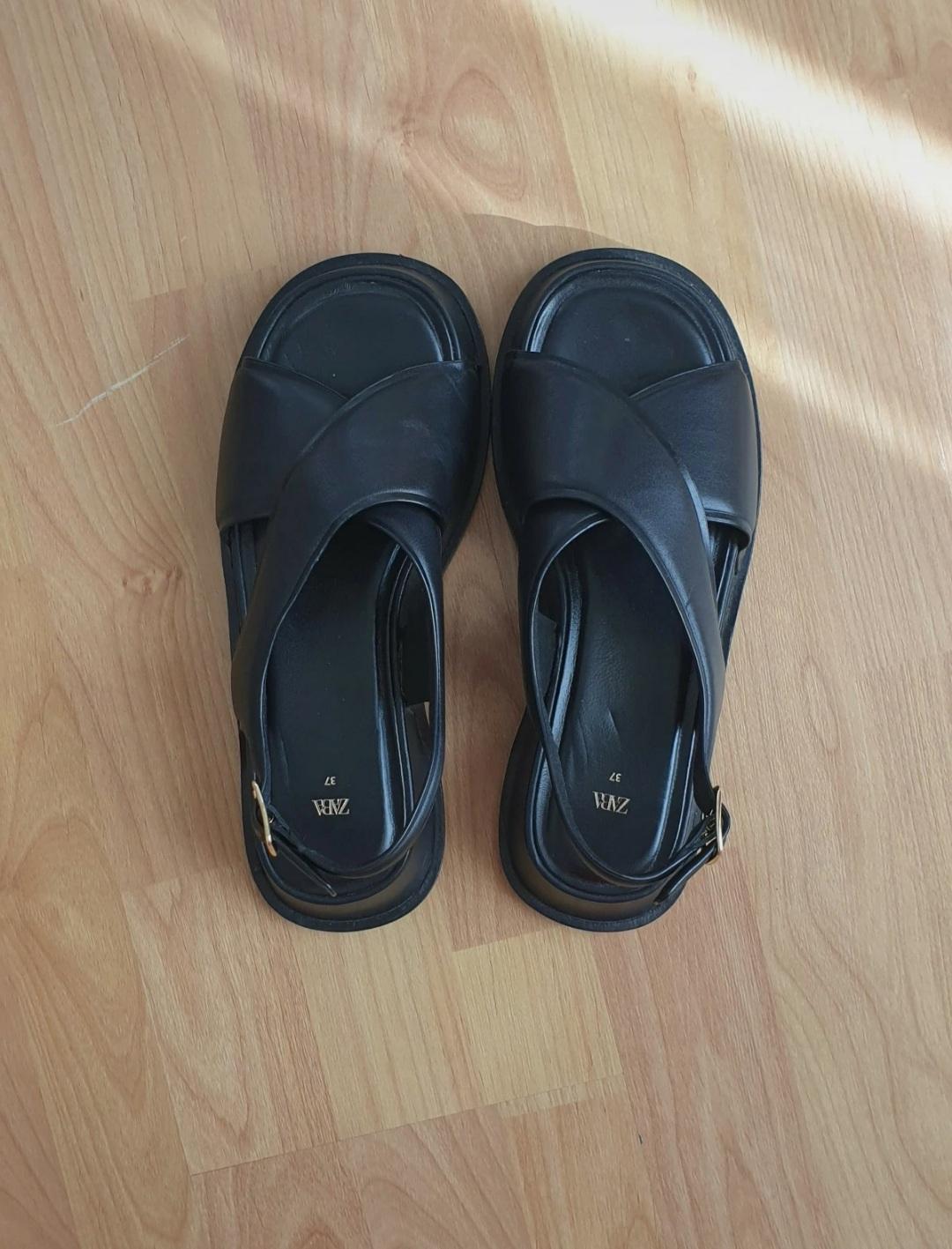 LEATHER SANDALS WITH CRISS-CROSS STRAPS - Image 3