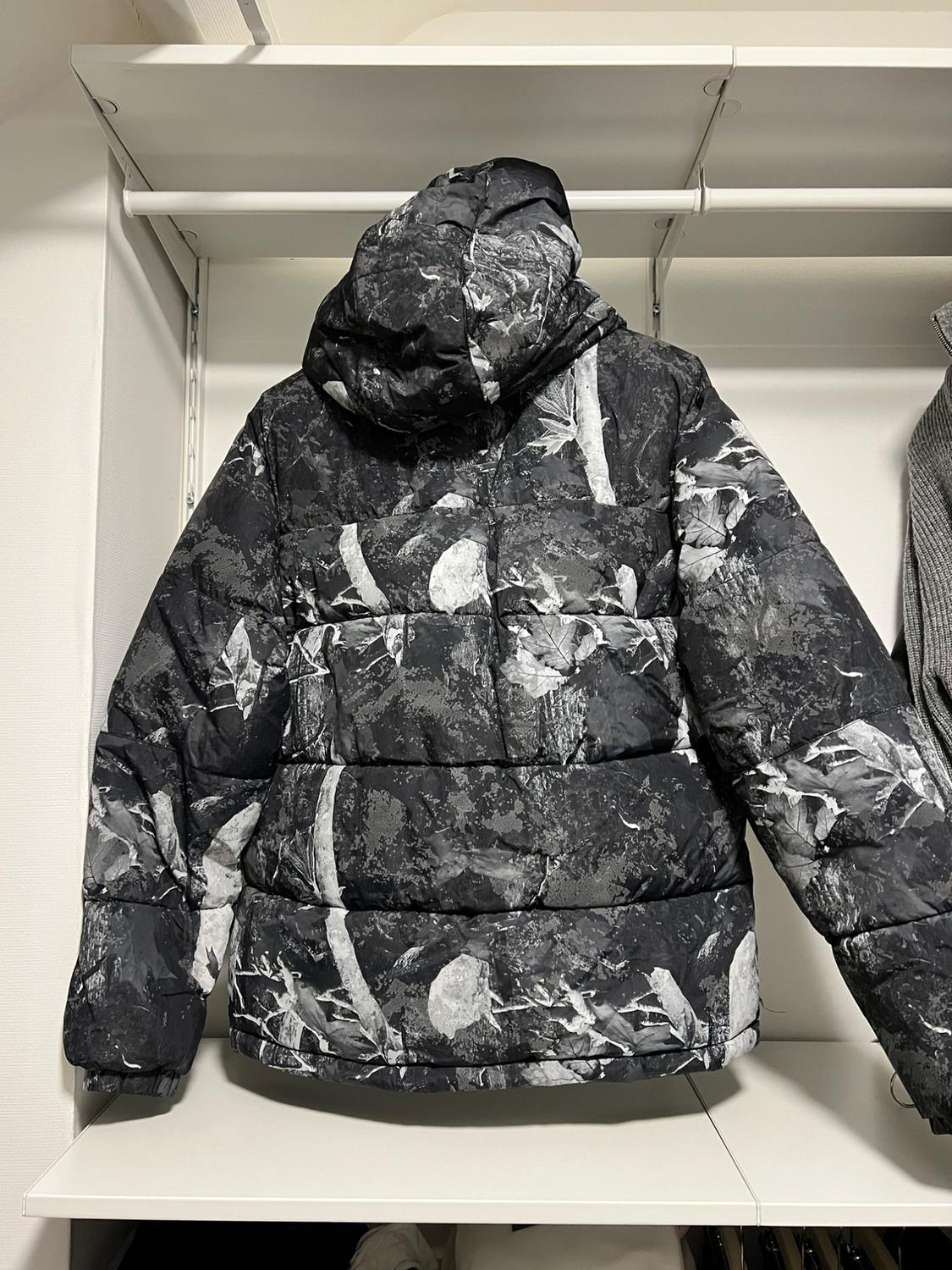 ABSTRACT PRINT QUILTED JACKET - Image 3