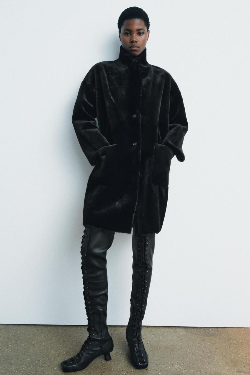 ZW COLLECTION フェイクファーロングコート - ブラック | ZARA Japan 
