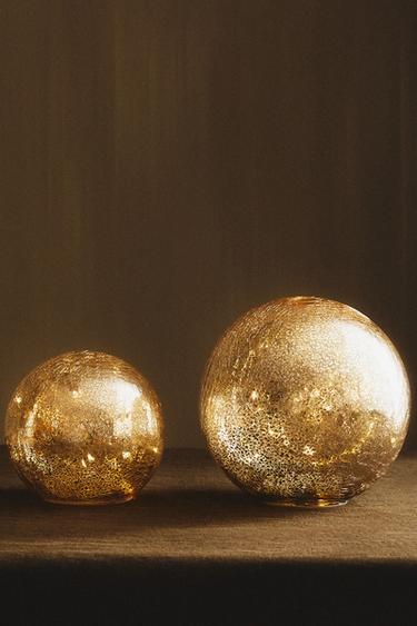 Zara MEDIUM LED LIGHT CHRISTMAS BALL ORNAMENT - Golden