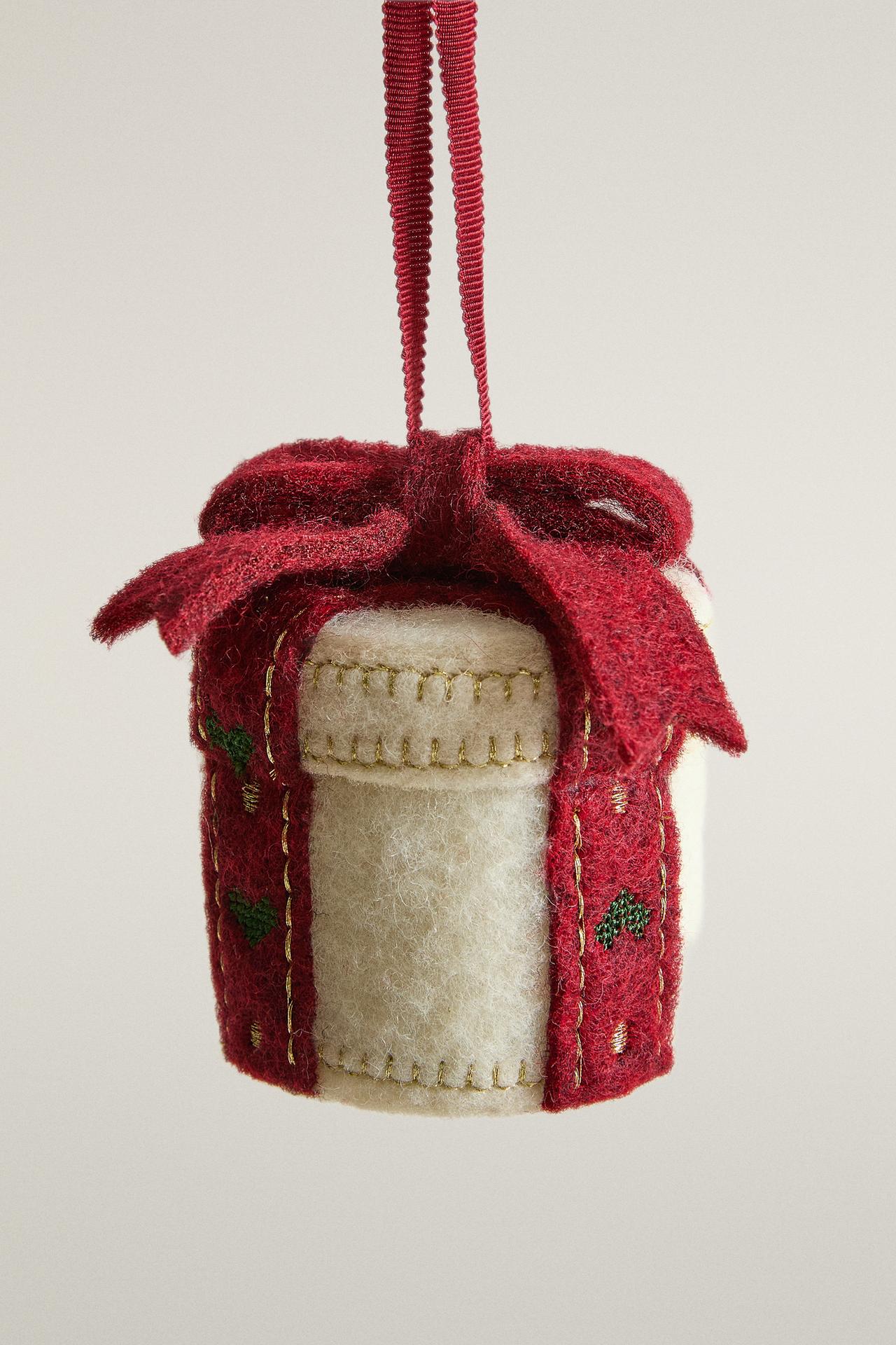 LIGHT-UP CHRISTMAS GIFT TREE ORNAMENT — Oyster-white