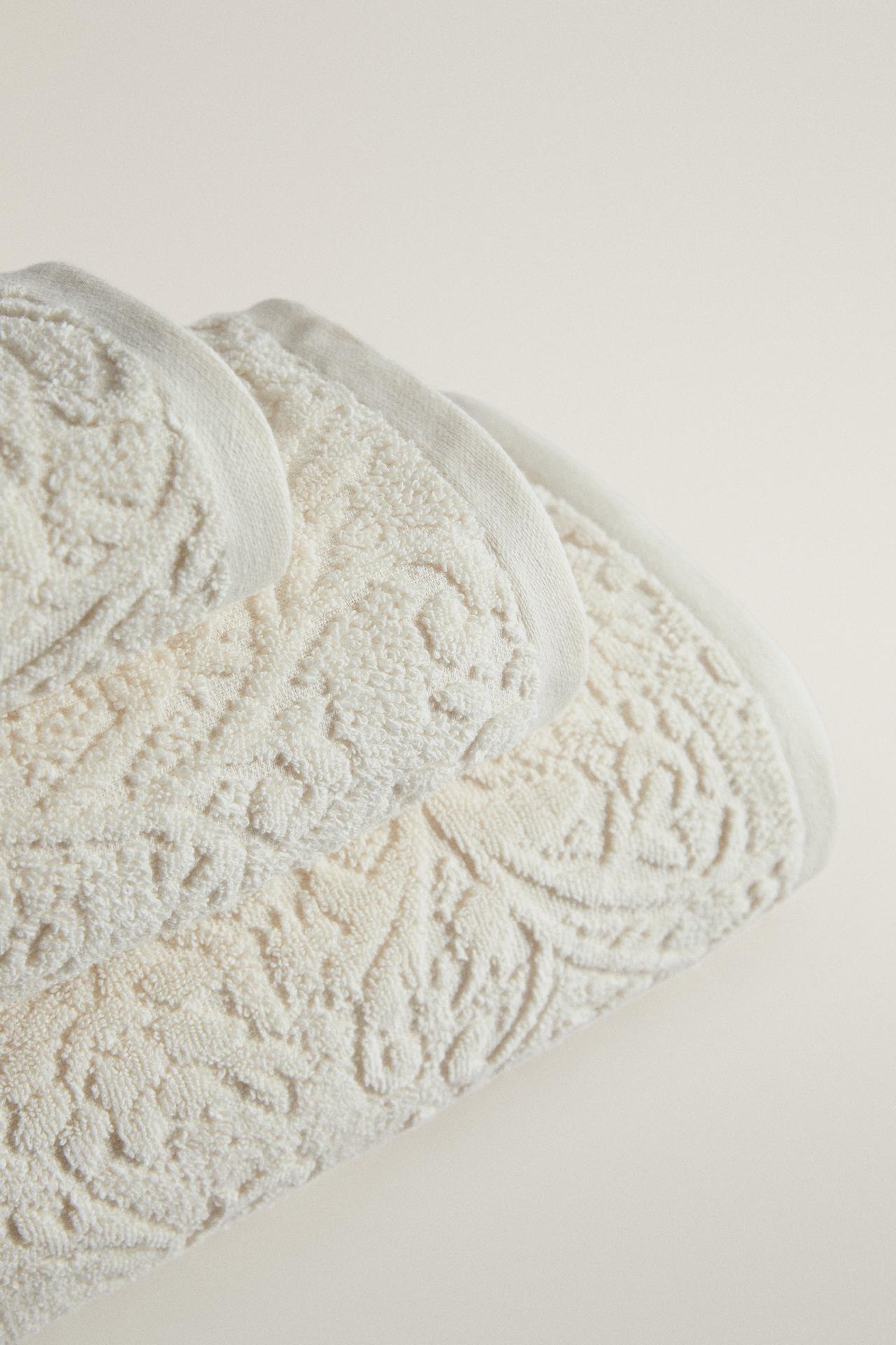 FLORAL JACQUARD BATH TOWEL — Ivory