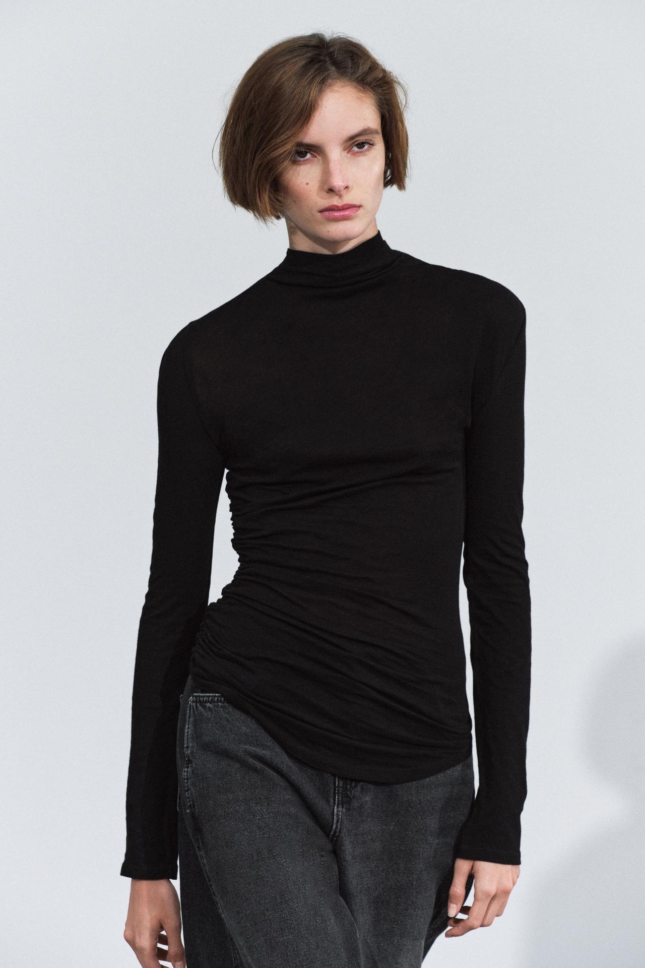 HIGH NECK RUCHED T-SHIRT — Black