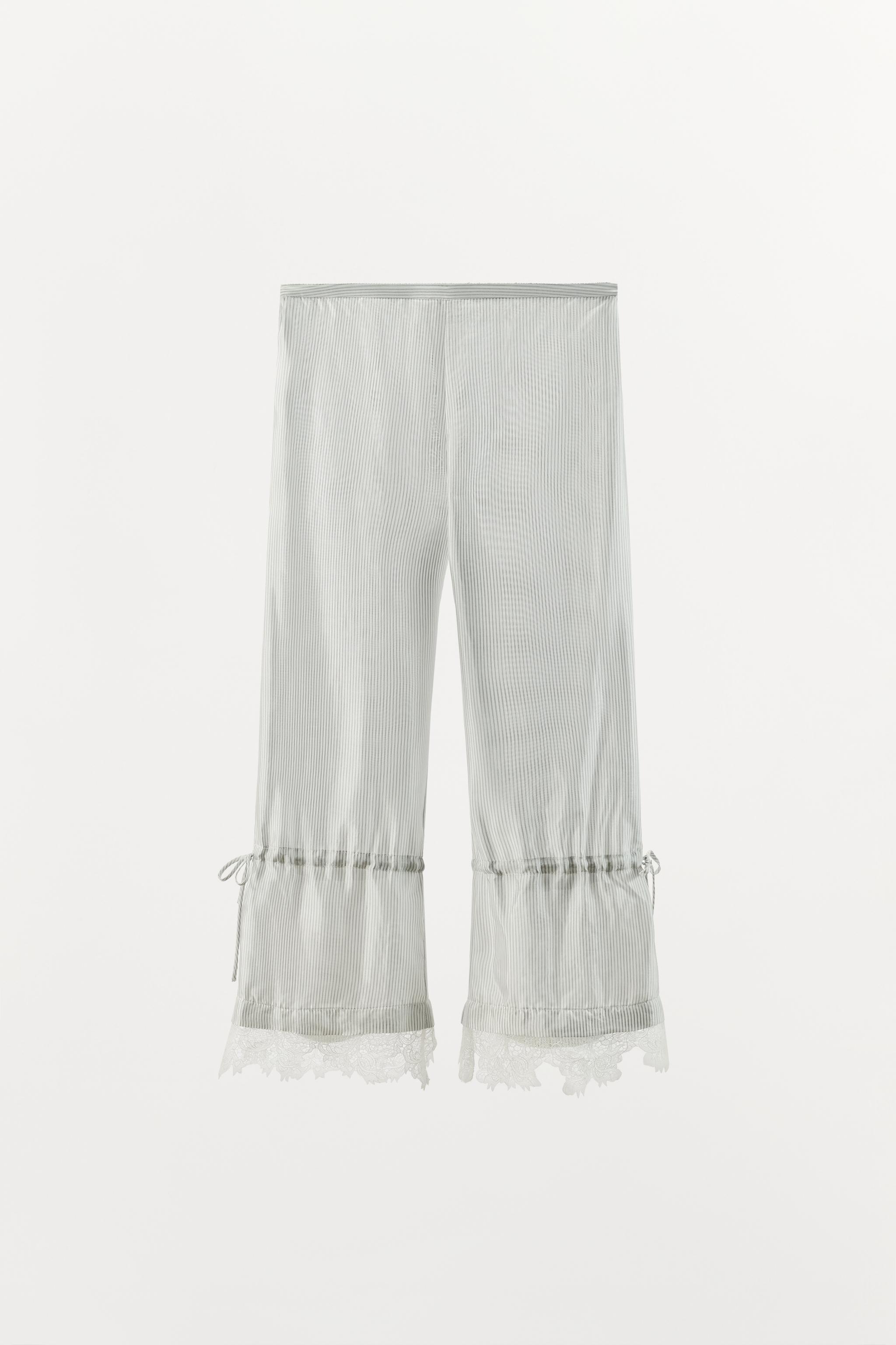 STRIPED LACE CAPRI PANTS