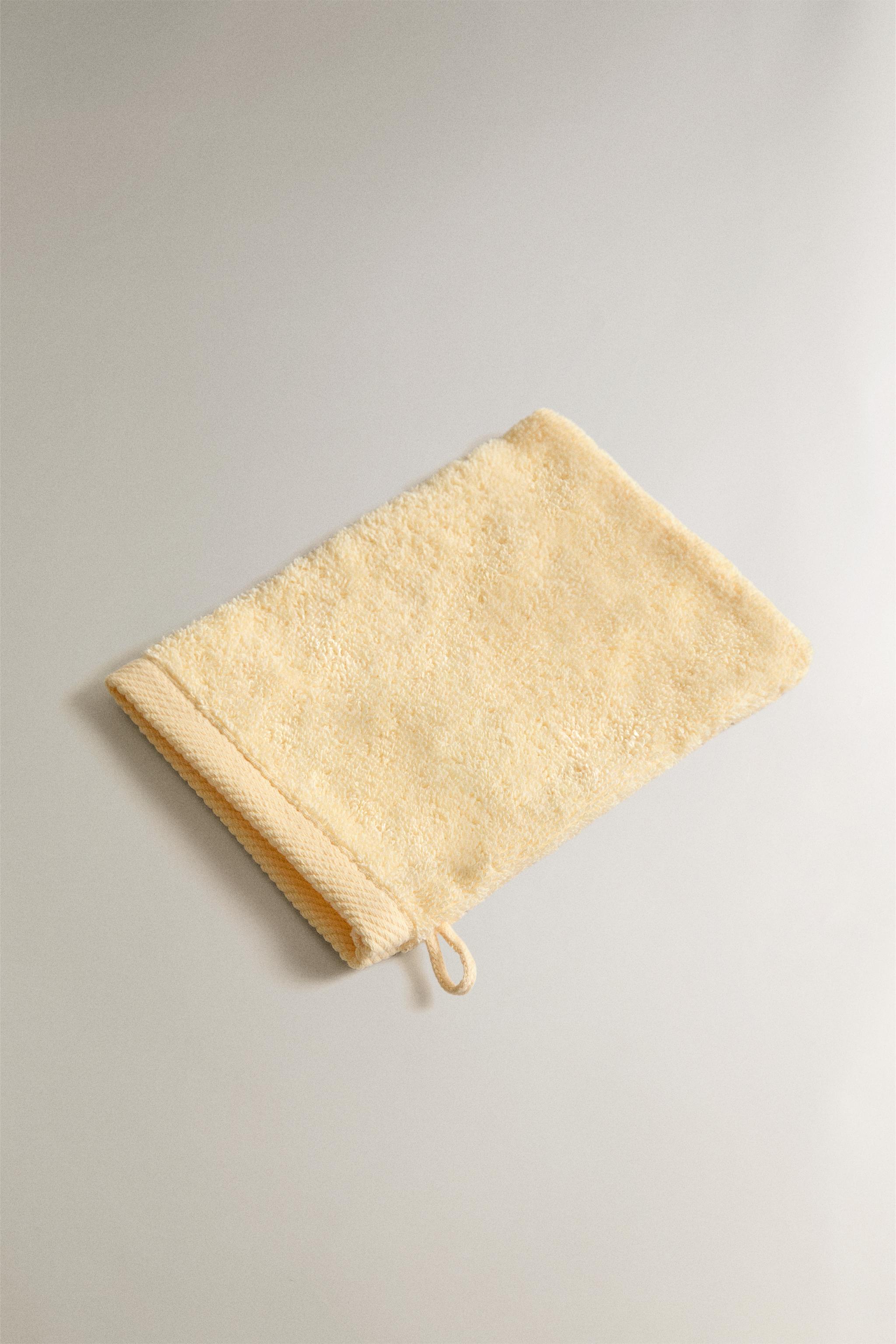 COTTON TERRY BATH MITT — Light yellow