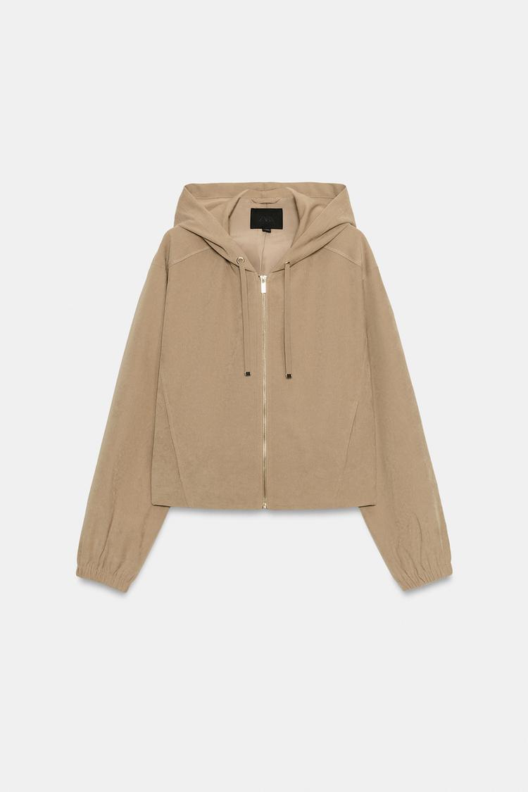 Chaqueta bomber con capucha 4
