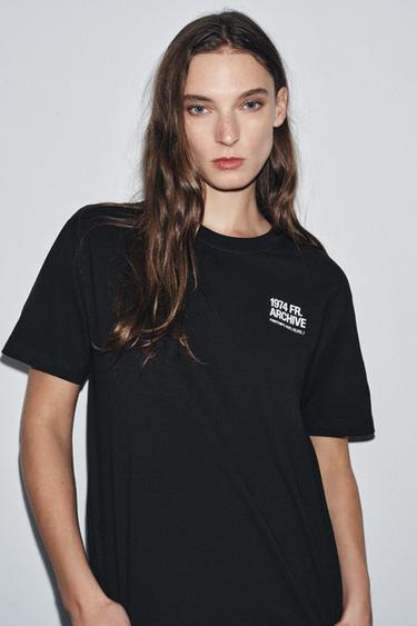 CAMISETA TEXTO CONTRASTE - Negro de Zara