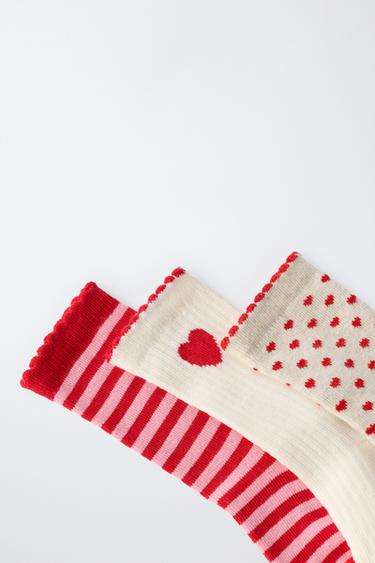 LOT DE TROIS PAIRES DE CHAUSSETTES MI-HAUTES CŒURS ET RAYURES - Rouge de Zara - Image 2