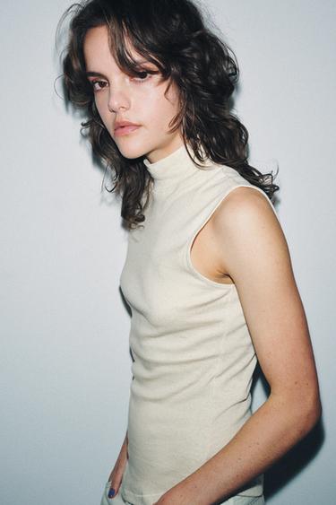 T-SHIRT MET PERKINS KRAAG - Ecru van Zara