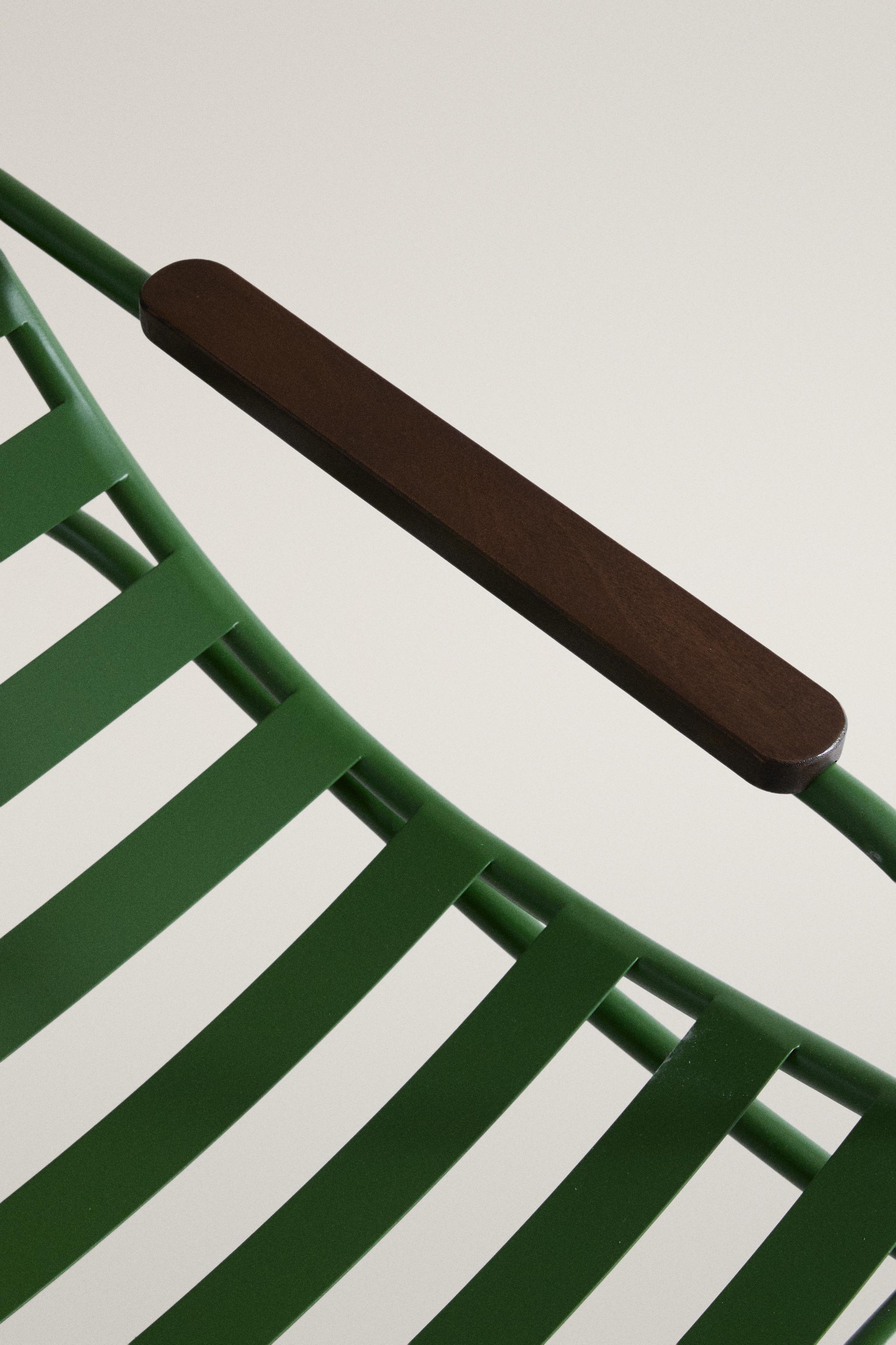 METAL AND WOOD LOUNGER