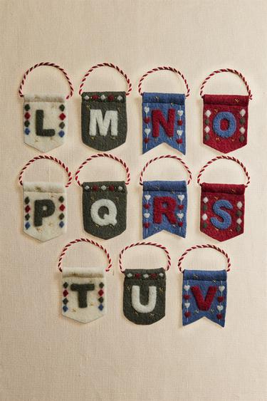 旗型レタークリスマスオーナメント（L-V）マルチカラーZaraの旗型レタークリスマスオーナメント（L-V） - マルチカラー 