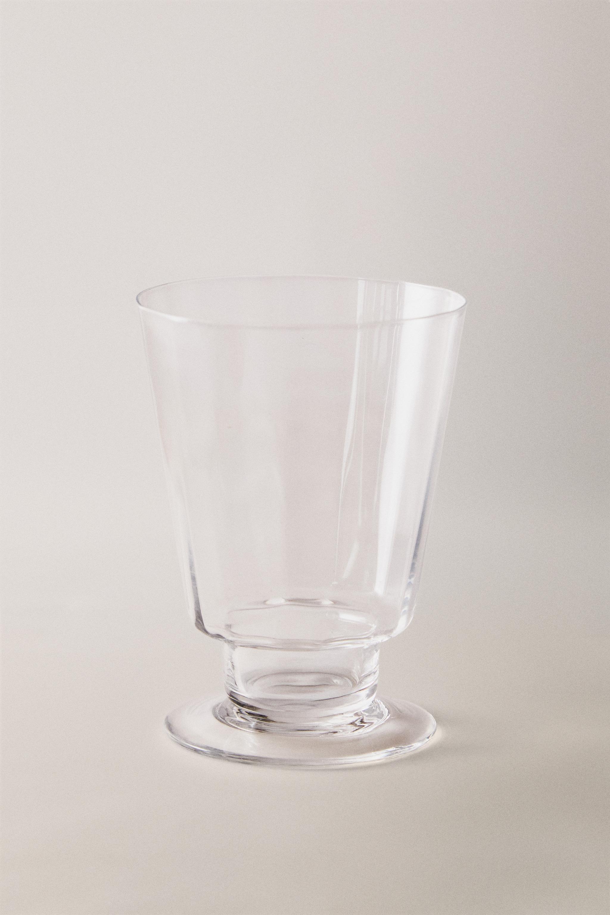 LOW GLASS WITH LINE EFFECT
