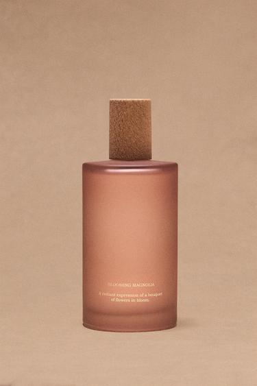 (200 ML) DÉSODORISANT TEXTILE BLOOMING MAGNOLIA - Noir / Écru de Zara - Image 5