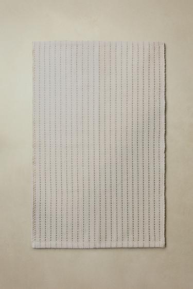 TEXTURED BATH MAT - Ecru / Green by Zara