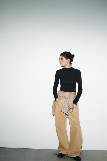 Zara MAJICA OD PAMUKA I MODALA SA KARNERIMA – Crna