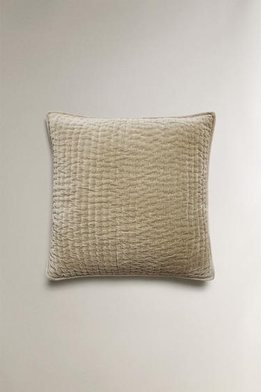 FADED VELVET CUSHION COVER - Light beige by Zara