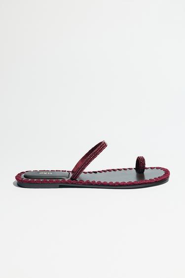 SANDALE MIT ZIERPERLEN UND STEPPNAHT - Bordeauxrot von Zara