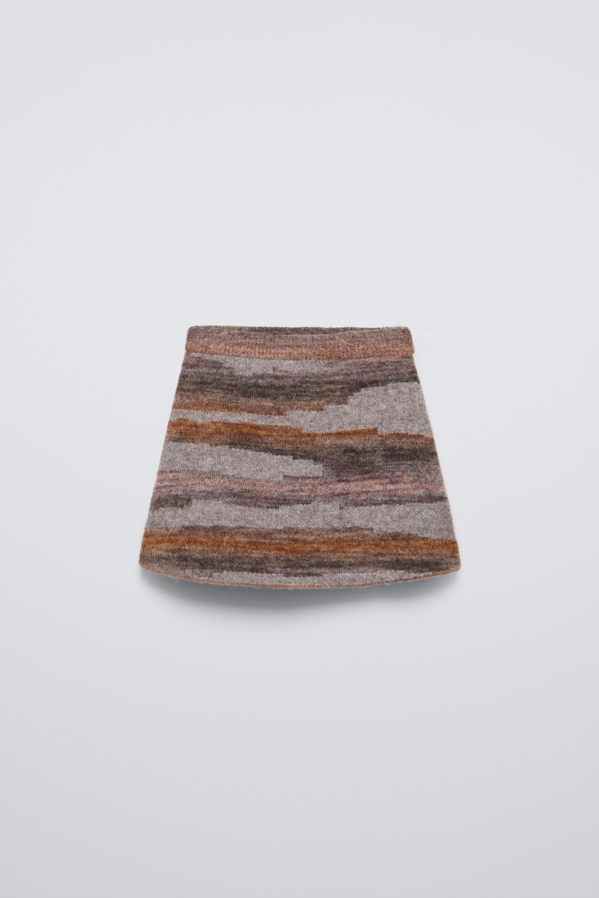 【新品未使用】アメリ　RUG JACQUARD KNIT SKIRT ブラック Ameri（アメリ）の「SIDE PLEATS JACQUARD KNIT SKIRT（スカート