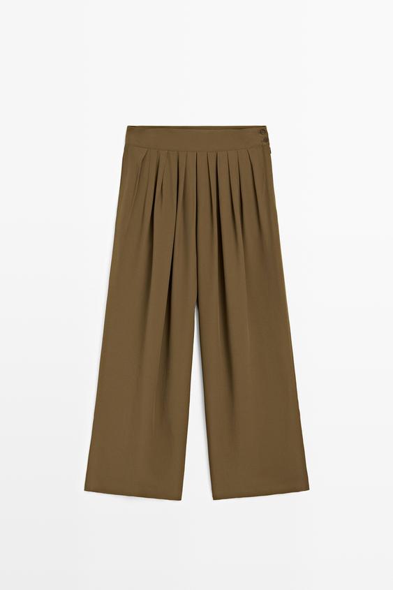 Total look flowing trousers with box pleats from Zara - $200