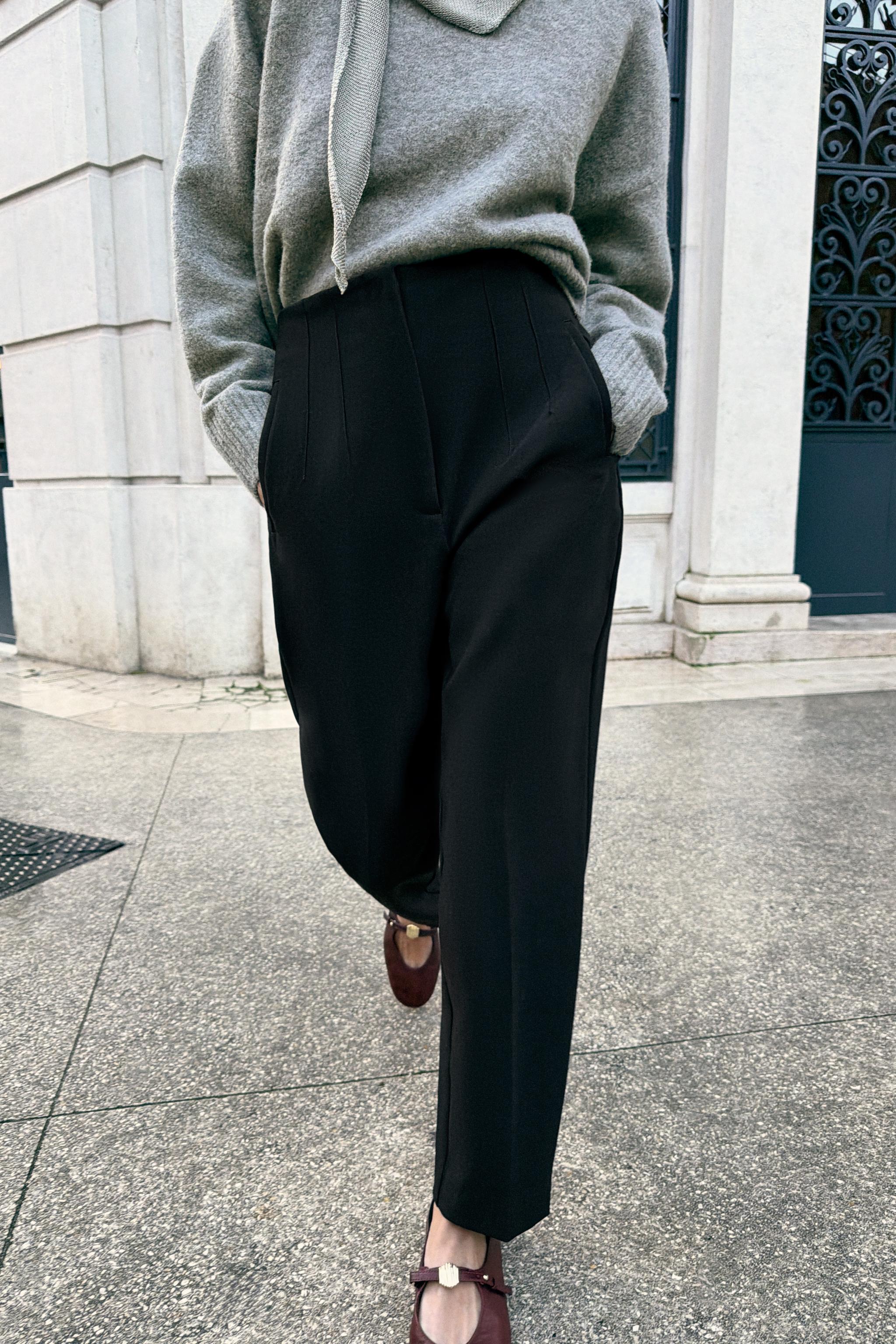 PANTS WITH A HIGH WAIST