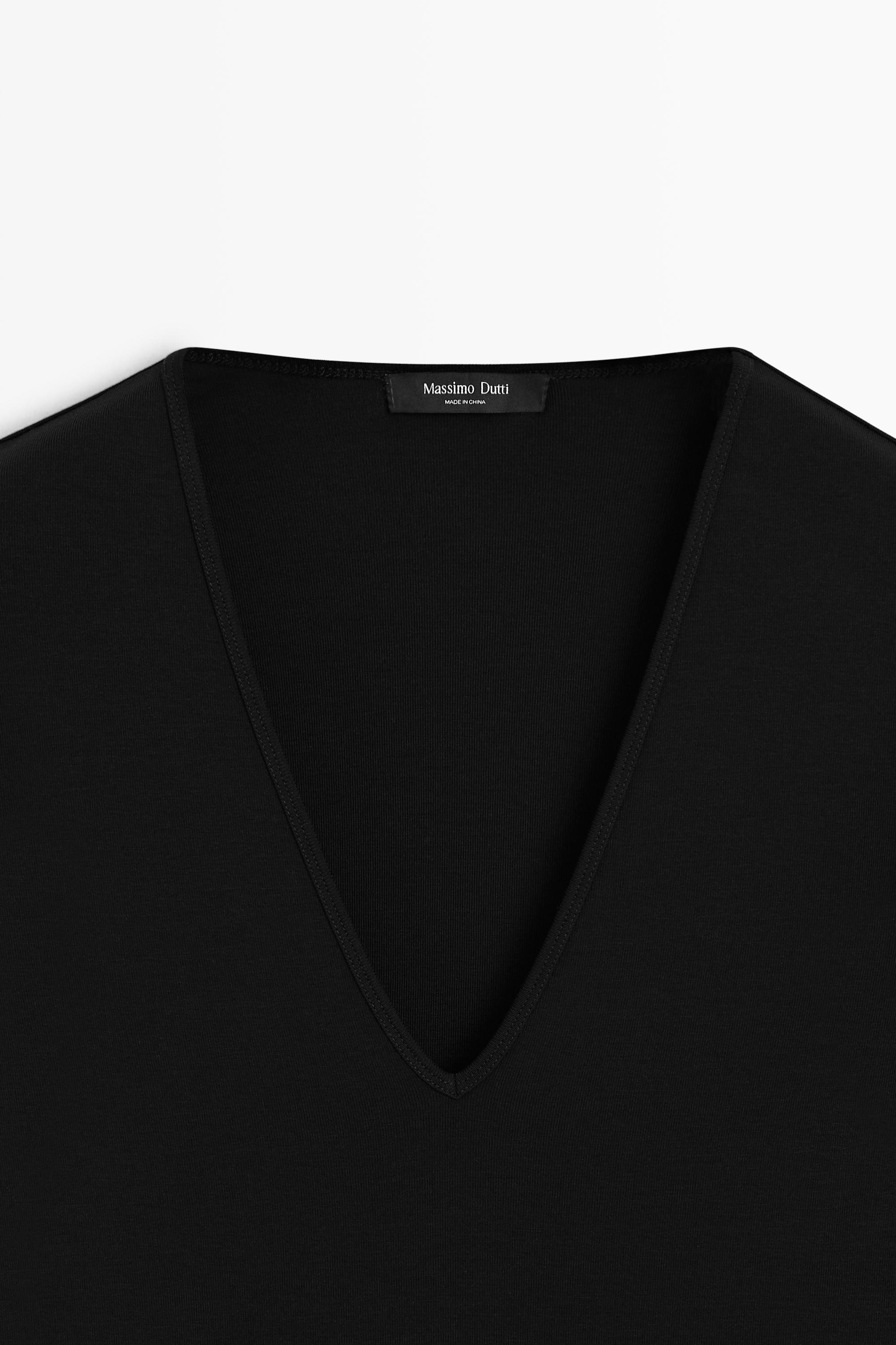 Long sleeve V-neck T-shirt