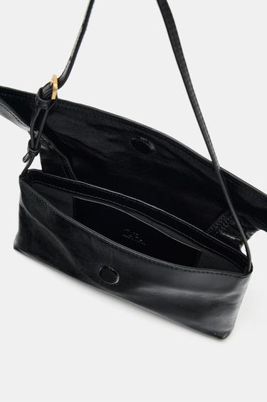 BOLSO PIEL SOLAPA - Negro de Zara