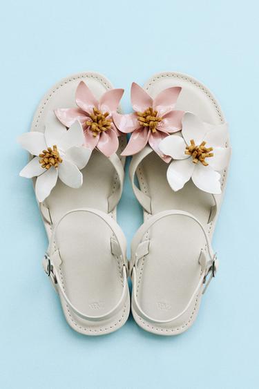 SANDALIA FLOR 3D - Blanco Crudo de Zara