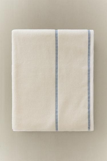 ХАВЛИЕНА КЪРПА ЗА БАНЯ С ГЕОМЕТРИЧЕН КАНТ - Слонова кост от Zara