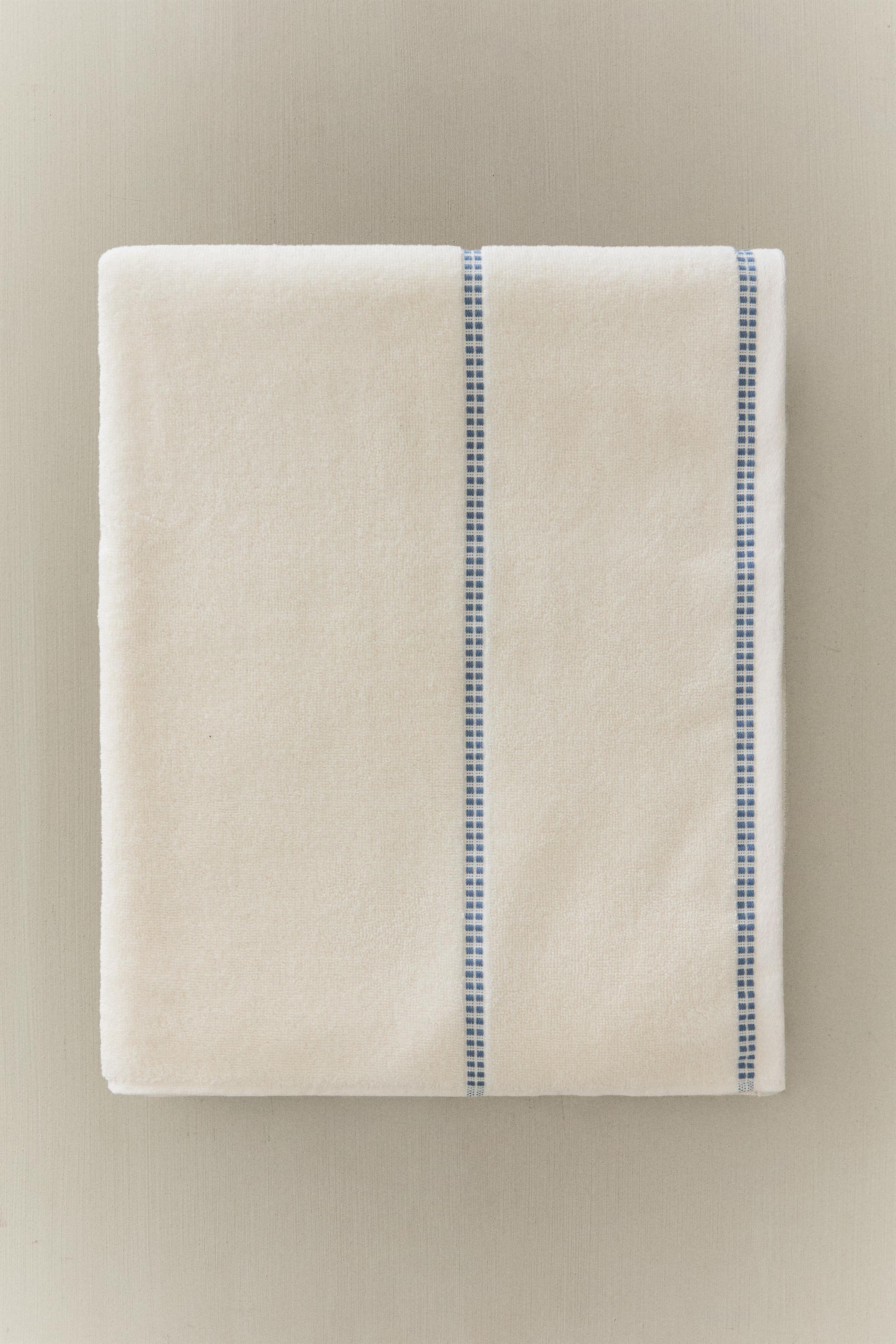 GEOMETRIC BORDER BATH TOWEL