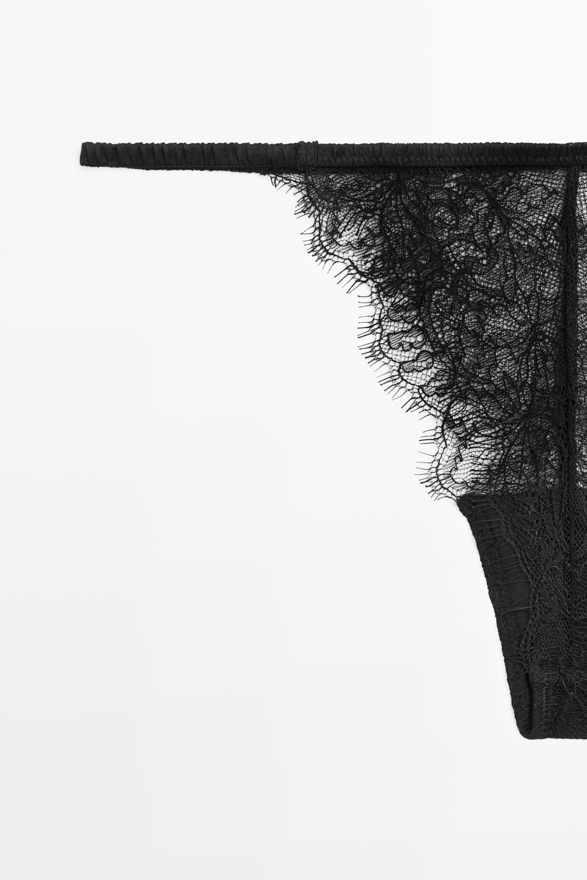 Scalloped lace thong